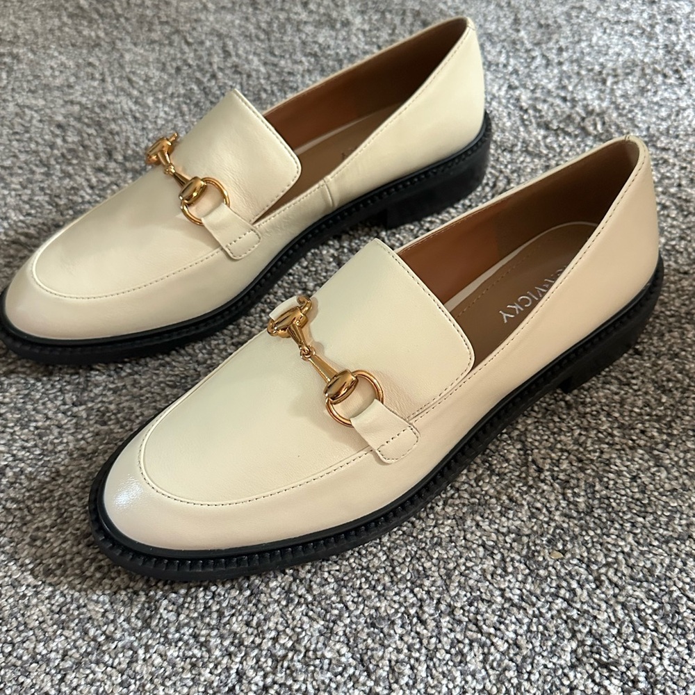 Lisa Vicky Zany Loafers with Gold Accent - Size 6.5 - New In Box